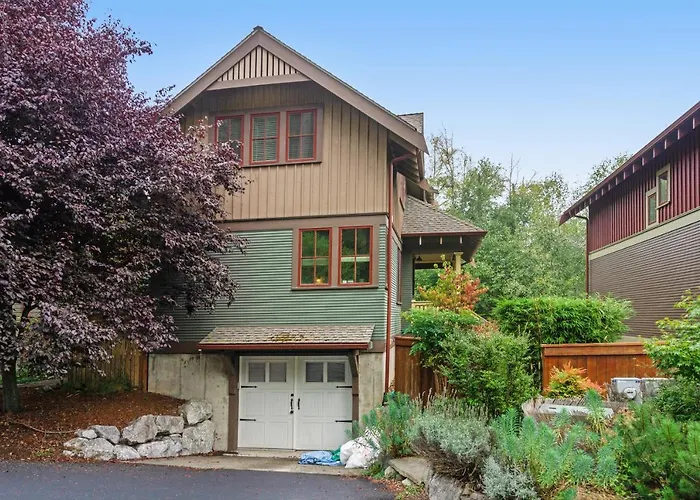 3 Bed 3 Bath Vacation Home In Eastsound